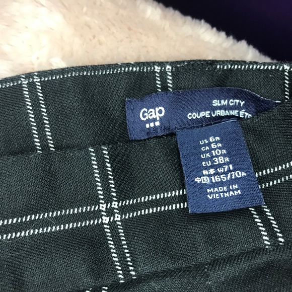 GAP Black and White Plaid Capri pants - Picture 3 of 3